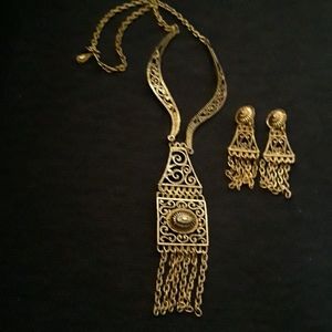 Vintage Goldtone Necklace and Clip Earrings